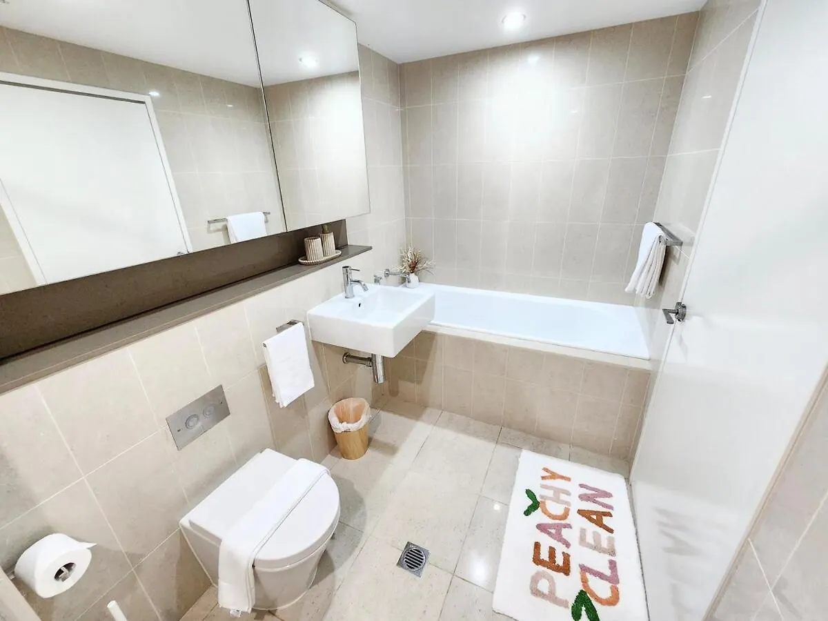 Spacious River View Escape With Free Secure Park - 2Br, 2Ba And Sofa Bed Brisbane