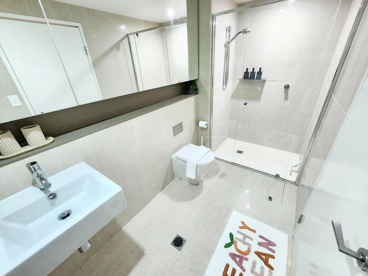 Spacious River View Escape With Free Secure Park - 2Br, 2Ba And Sofa Bed Brisbane Apartment