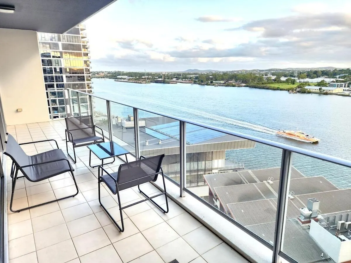 Spacious River View Escape With Free Secure Park - 2Br, 2Ba And Sofa Bed Brisbane 0*,  Australia