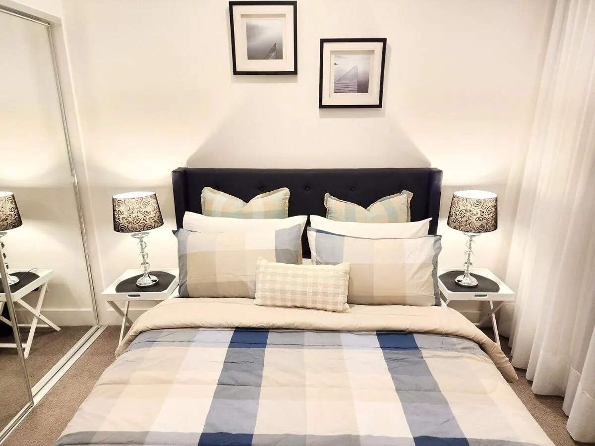 Spacious River View Escape With Free Secure Park - 2Br, 2Ba And Sofa Bed Brisbane 0*,
