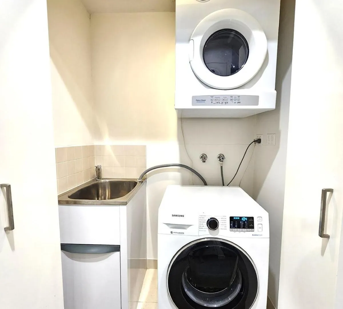 Spacious River View Escape With Free Secure Park - 2Br, 2Ba And Sofa Bed Brisbane 0*,  Australia