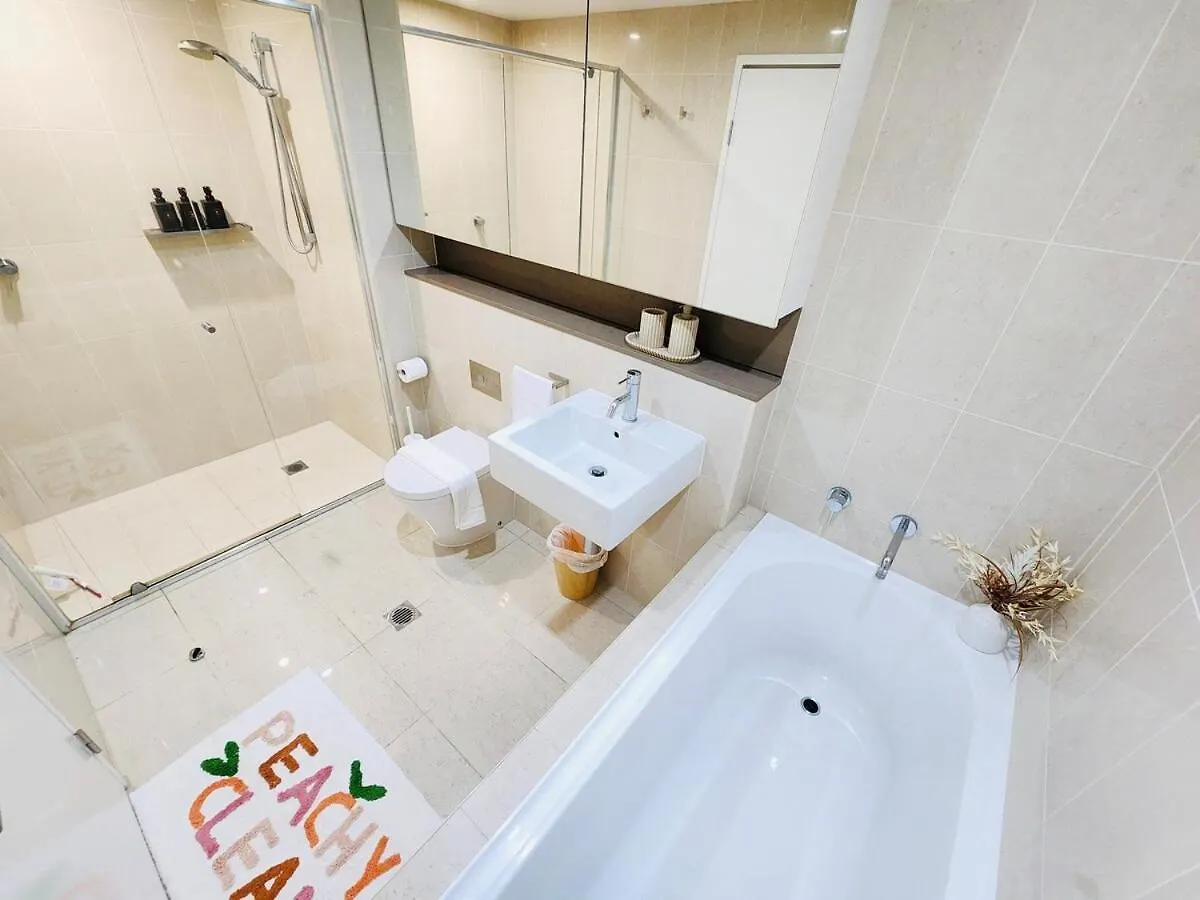 Spacious River View Escape With Free Secure Park - 2Br, 2Ba And Sofa Bed Brisbane 0*,