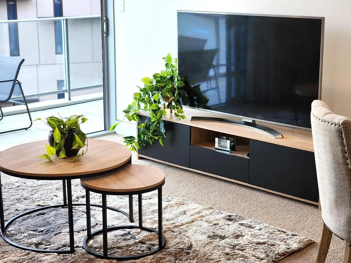 Spacious River View Escape With Free Secure Park - 2Br, 2Ba And Sofa Bed Brisbane Apartment
